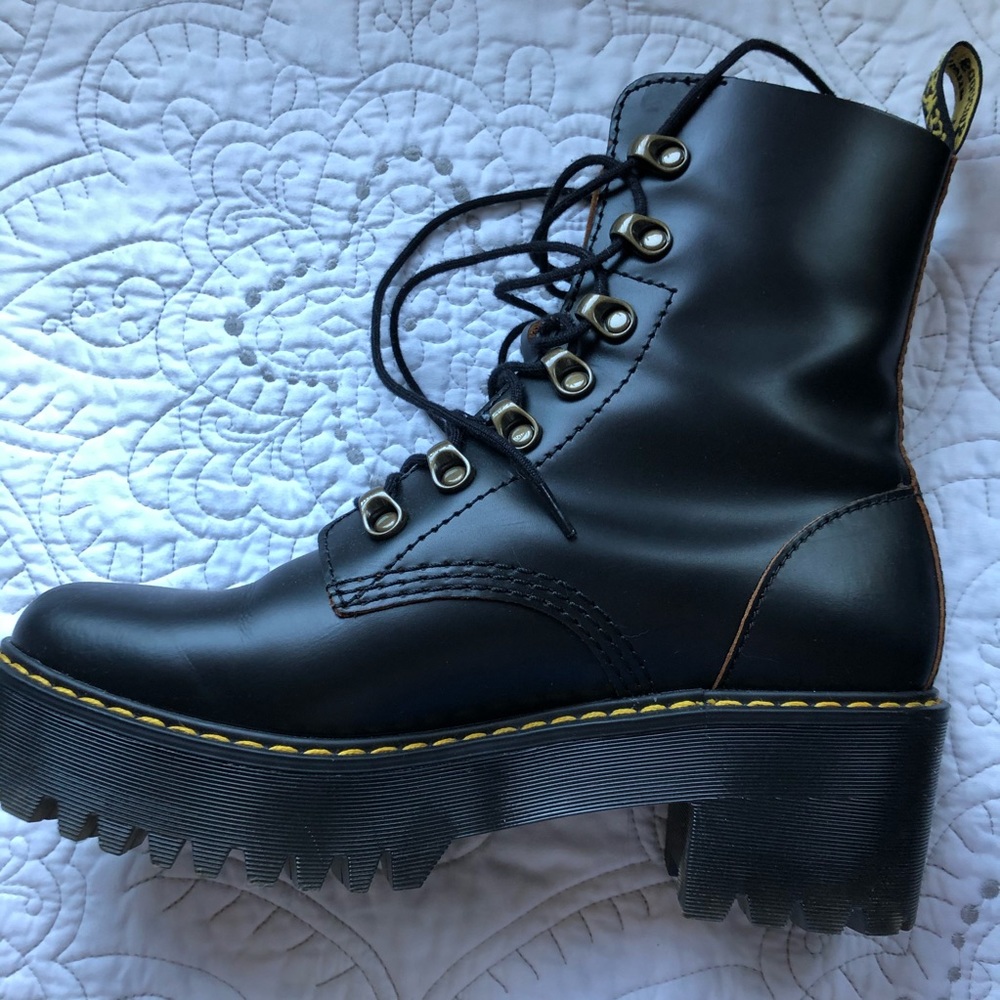 *SOLD* Dr Martens Leona Boots - Picture 2 of 5